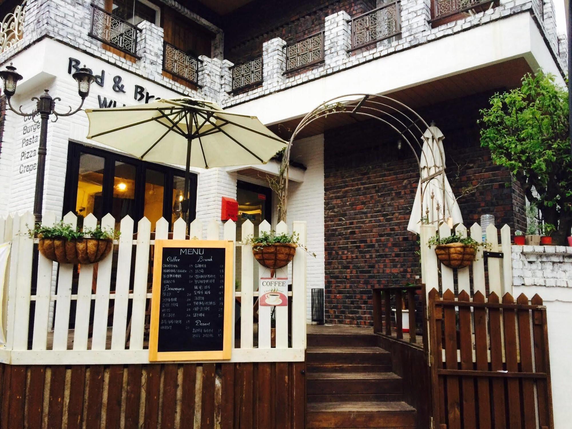 White Island Bed & Breakfast Hostel Busan Exterior photo